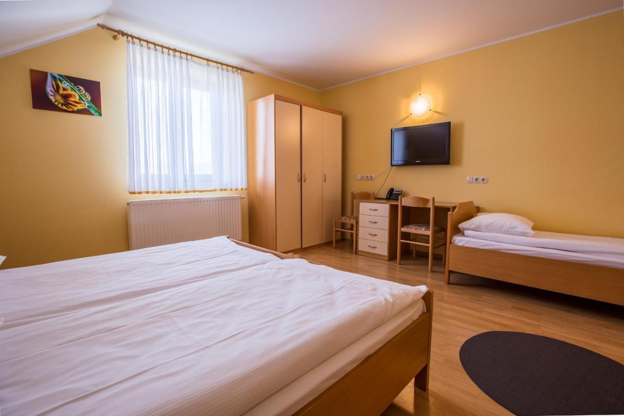 Guesthouse Beno Starse Luaran gambar